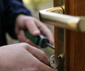 Lock Safe Services Chicago, IL 312-288-7674 - lock-change